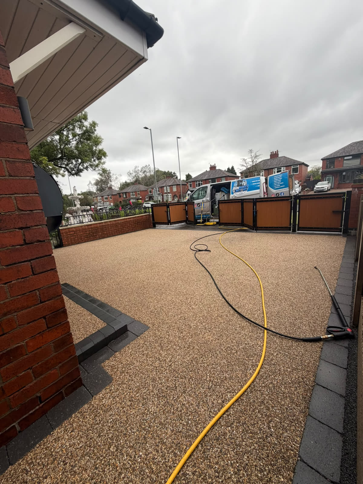 Resin driveway after pressure washing by BinBlast & Beyond