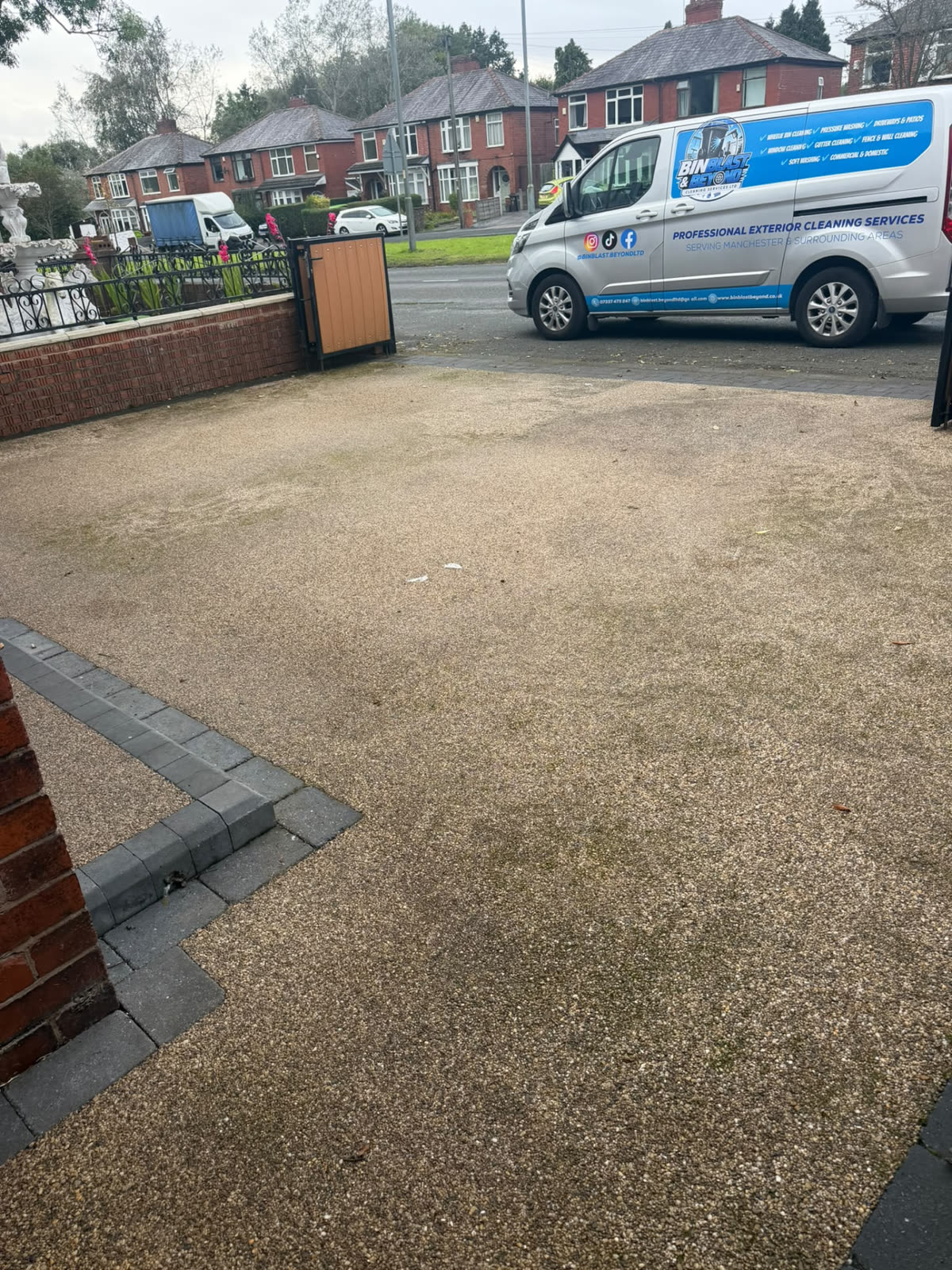 Resin driveway with dirt and green staining before pressure washing